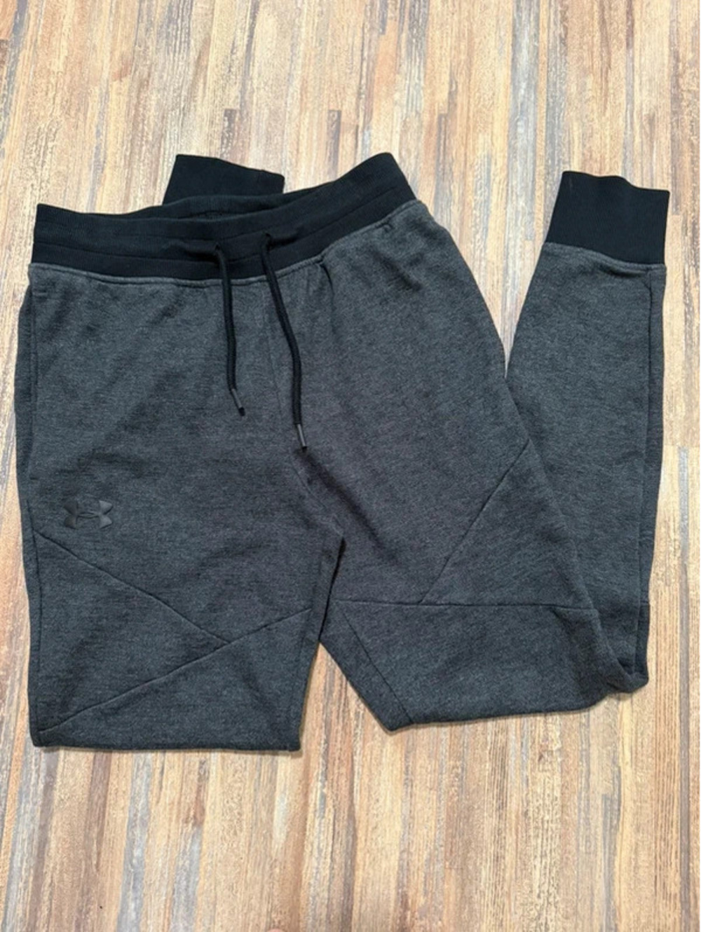 Under armour fitted joggers size small
